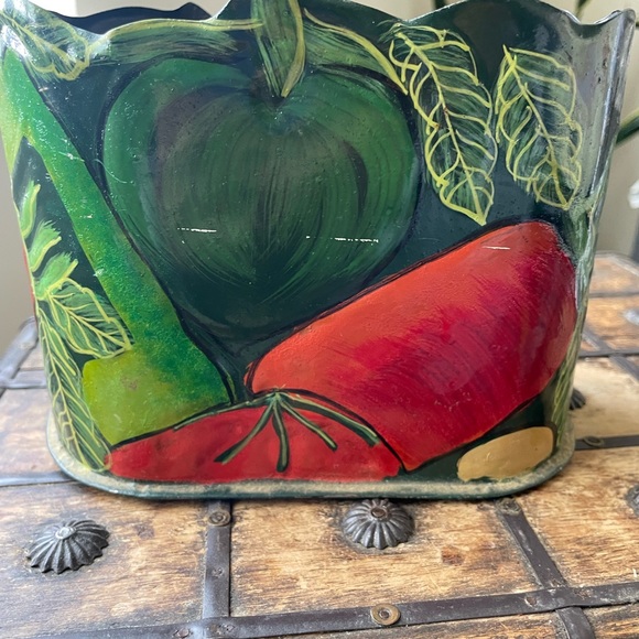 Vintage 1993 Hosley Hand Painted Vegetables Metal Basket Flower Pot - Picture 2 of 7